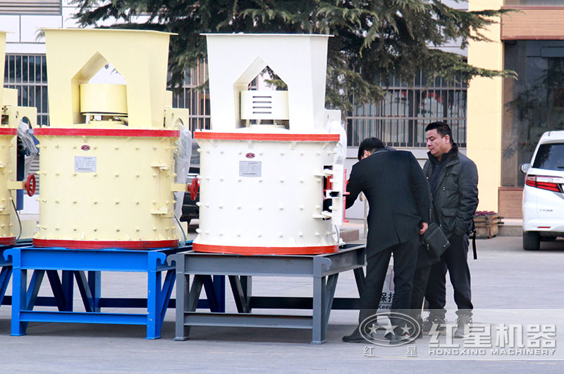 客户到厂考察壹号娱乐官网立轴破碎机